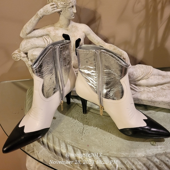 Vince Camuto Saiovell Leather Ankle Cowboy Heeled Mini Boot Leather Foiled #642 - Picture 8 of 16